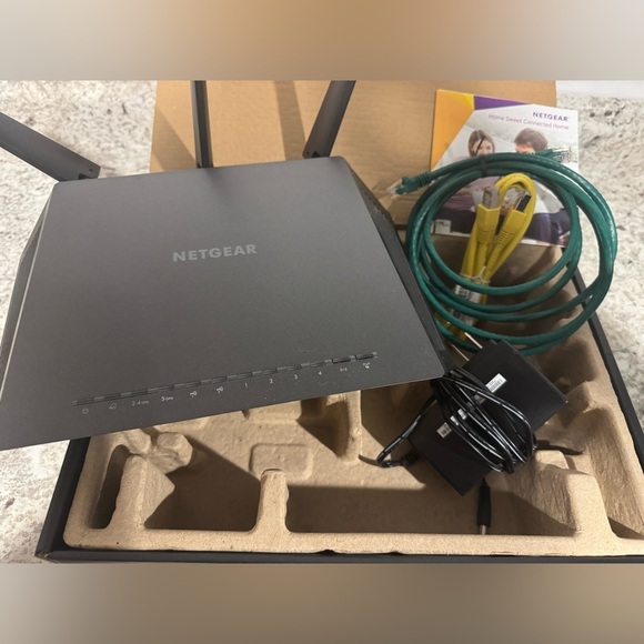 Netgear Nighthawk AC1900 smart wifi router R7000 - Picture 9 of 9